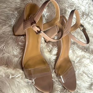 Square heel shoes